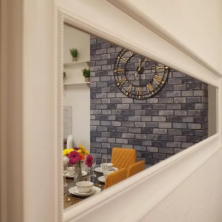 Spacious Apartment With Free Parking Weymouth Exterior photo