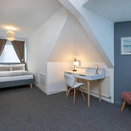 Spacious Apartment With Free Parking Weymouth Exterior photo