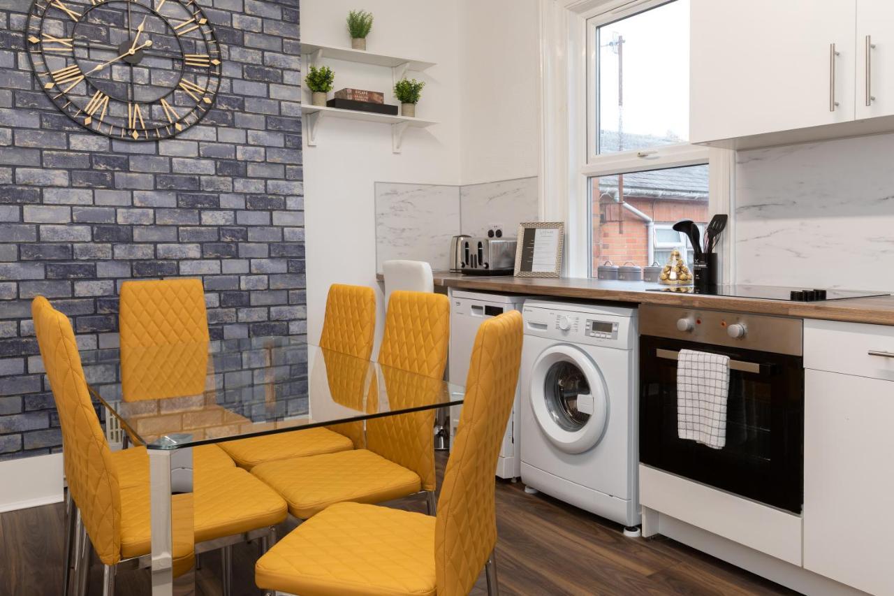 Apartment Spacious With Free Parking